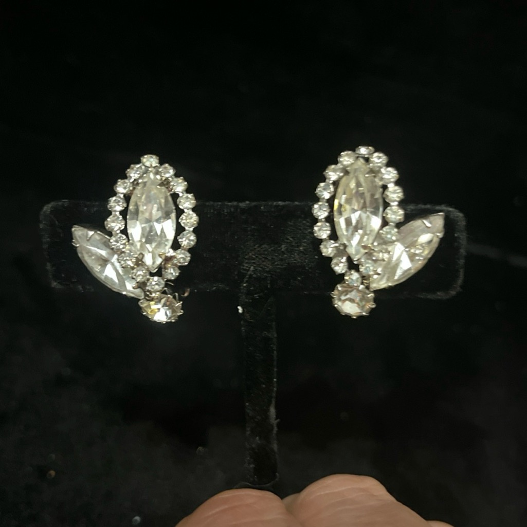 Weiss Beautiful Clip-On Rhinestone Vintage Signed Jewelry Earrings 49$